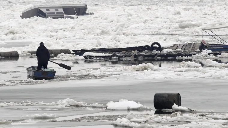 Plutajući led kod Beograda uni&scaron;tava sve pred sobom