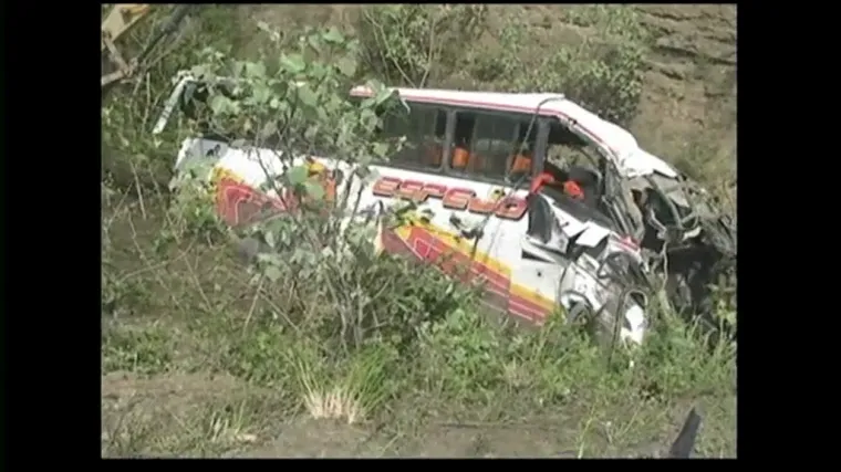 Autobus sletio niz liticu, poginulo 29 osoba