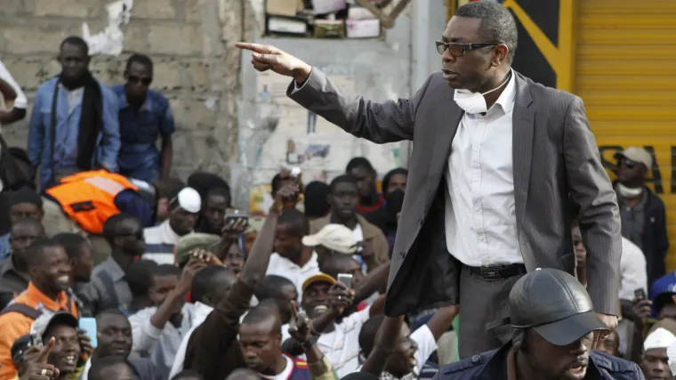 Policija slavnom pjevaču pucala u nogu!