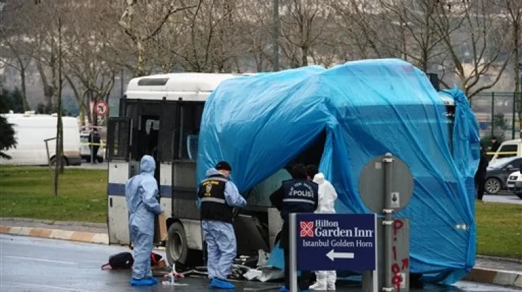 Deset policajaca ozlijeđeno u eksploziji bombe