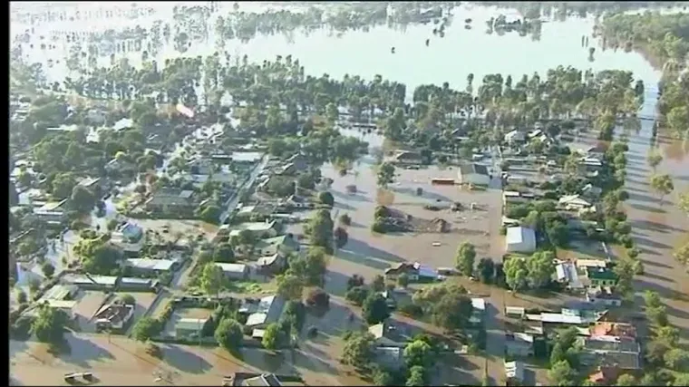 Zbog poplava počela masovna evakuacija