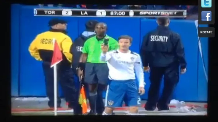 Limenkom piva gađali Davida Beckhama