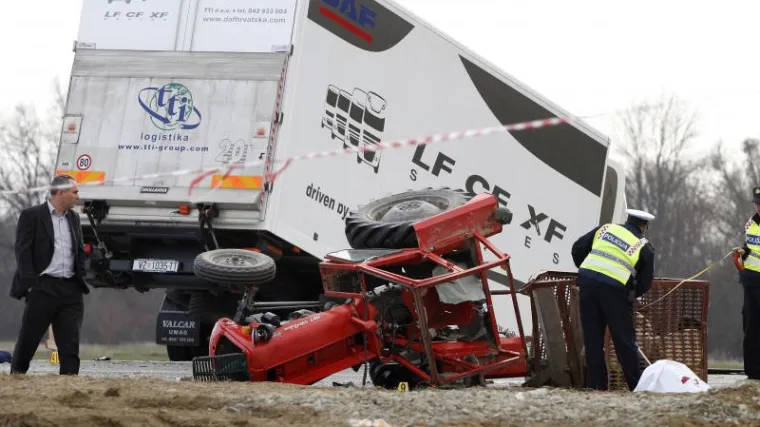 Traktorist poginuo u te&scaron;kom sudaru s kamionom