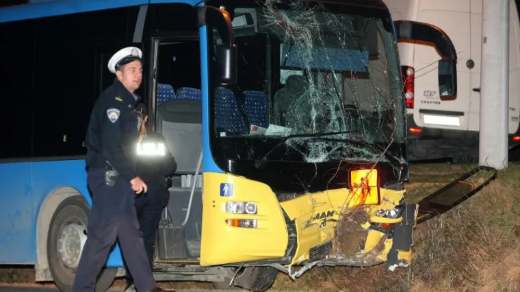 Kolcem spriječio da autobus ne zavr&scaron;i u provaliji