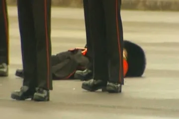 Vojnik pao u nesvijest zbog princeze Kate!