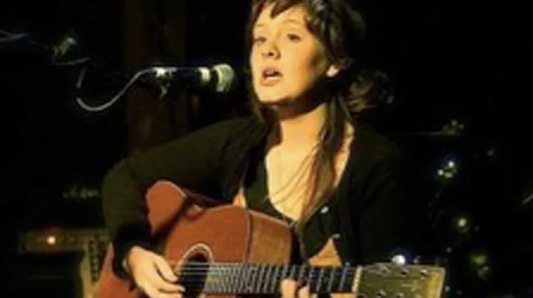 Poslu&scaron;ajte kako je Adele zvučala kao tinejdžerica