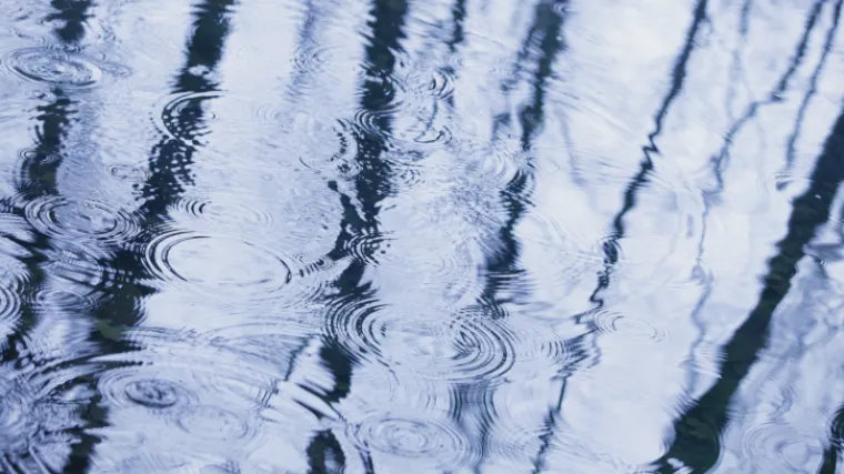 Pro&scaron;lost Zemlje krije se u ki&scaron;nim kapima