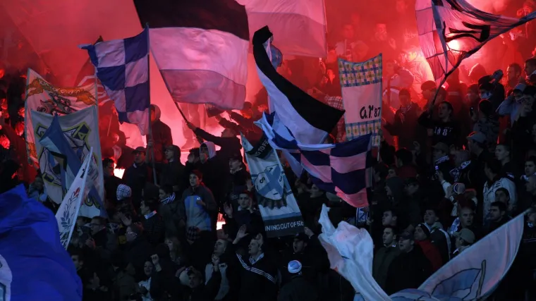 Presedan: Zbog baklji prekinut derbi u Puli!