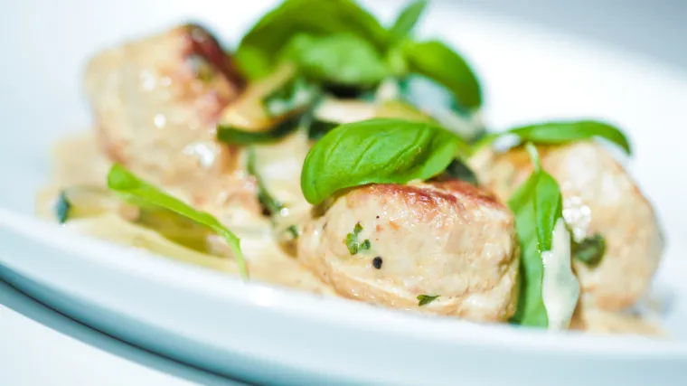 Pureće okruglice s bosiljkom