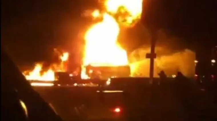 Pijan se zabio u cisternu, požar gasilo 150 vatrogasaca!