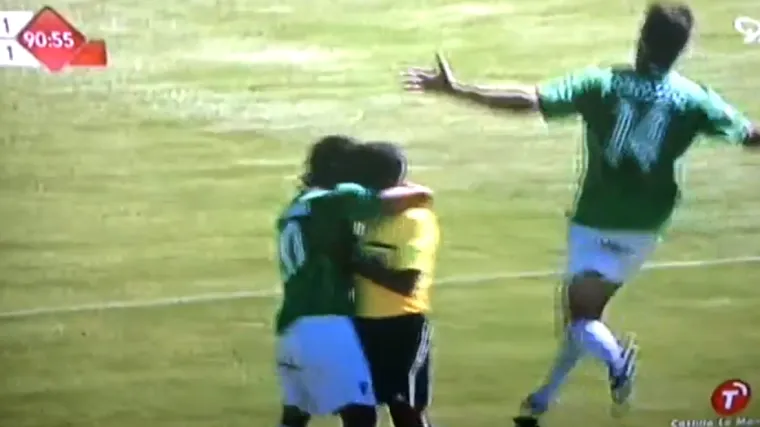 Suca nakon gola poljubio u obraz