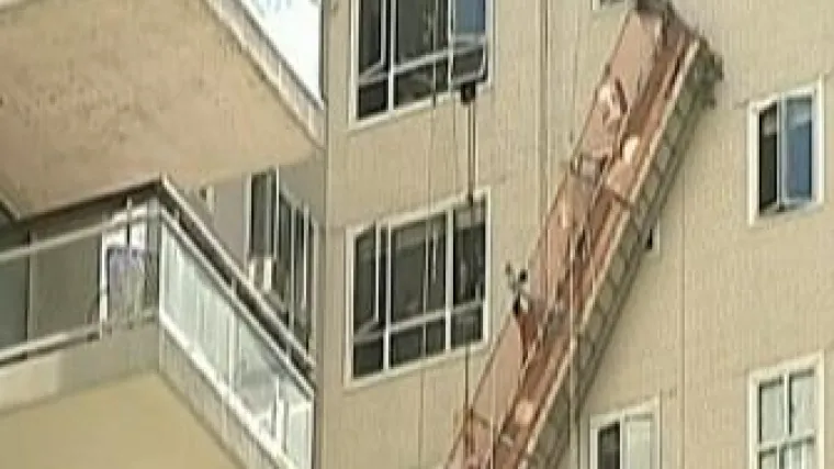 Radnici visjeli sa 17. kata stambene zgrade