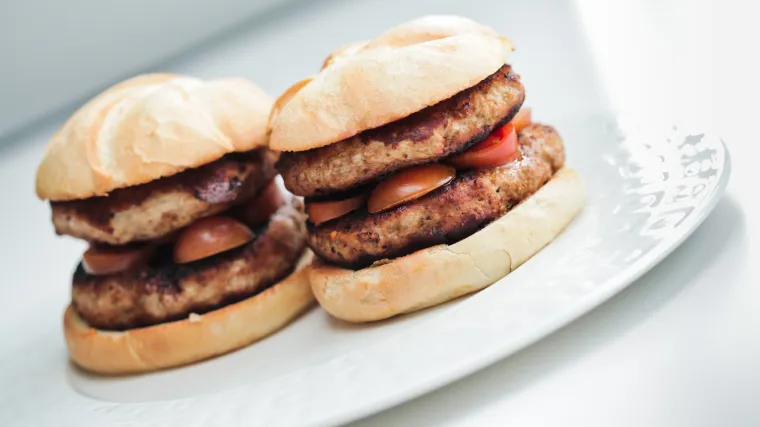 Možete li zamisliti hamburger s jabukom?