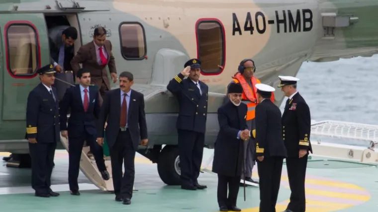 Omanski sultan helikopterom sletio na svoju 'brodicu'