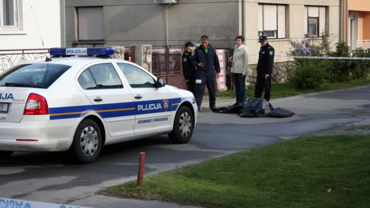 Nožem ubio svog 20 godina starijeg ljubavnika?