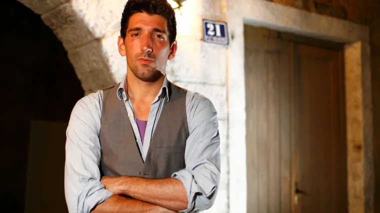 Zavodnik Petar krije mračnu tajnu!