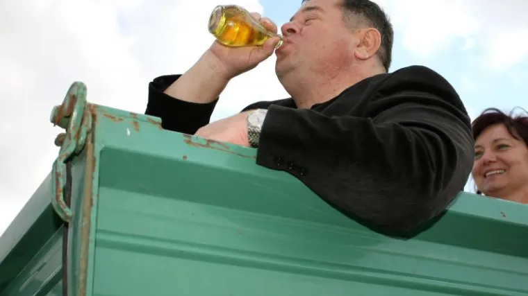 Ima li kraja? I Čobanković s rukama u medu?