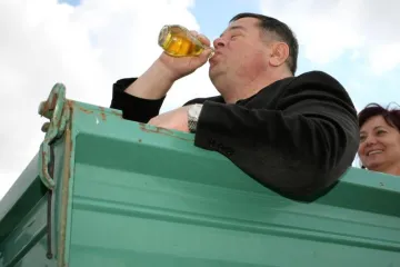 Ima li kraja? I Čobanković s rukama u medu?