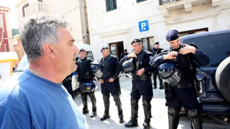 Radnici na slobodi, mještani ih dočekali pljeskom