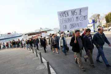 'Čemu kamenje, prijetnje krvlju, napadi na policajce'