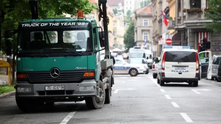 Vozač Čistoće 'pokosio' osam automobila