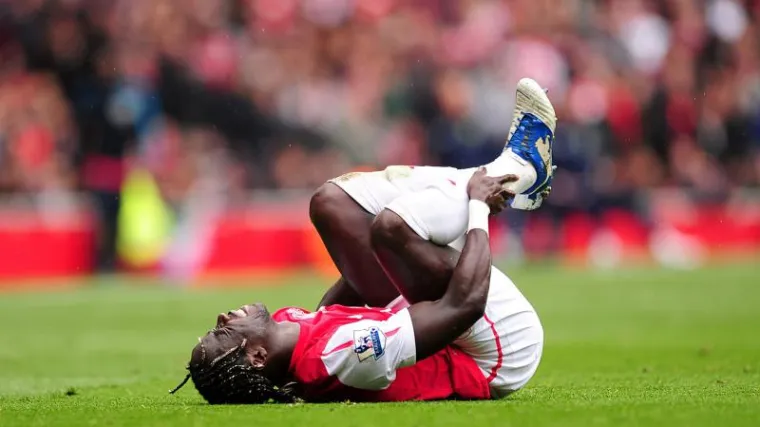 Arsenalov Francuz za vrijeme utakmice slomio nogu!