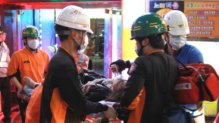 Devet osoba poginulo u požaru karaoke kluba