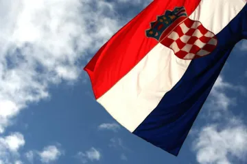 Vandalski pohod: Klinci zapalili hrvatsku zastavu