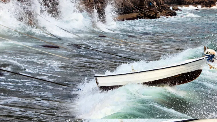 Stra&scaron;na bura u Dalmaciji ru&scaron;ila sve pred sobom!