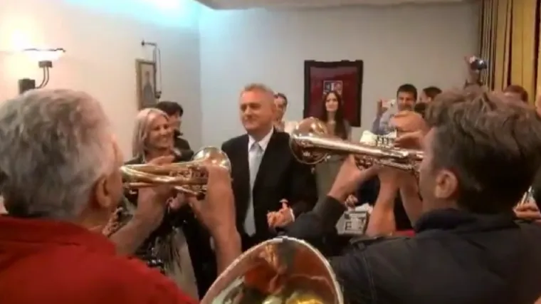 Ovako je pobjedu slavio novi predsjednik Srbije