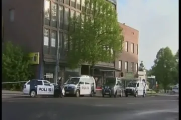 Tinejdžer pucao sa zgrade, ubio dvoje ljudi!