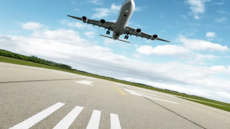 Avion prisilno sletio jer su mu počeli otpadati dijelovi!