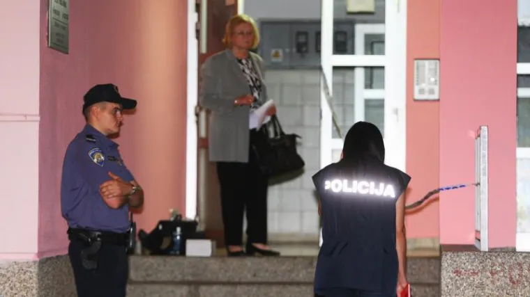 Propucao si glavu igrajući se tatinim ilegalnim pi&scaron;toljem