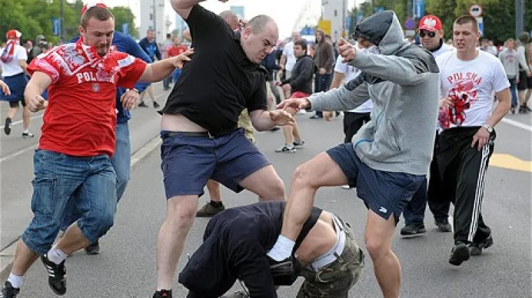 Okršaj hrvatskih i poljskih huligana: Tri Hrvata u zatvoru!