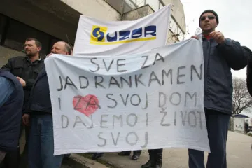 Radnici Jadrankamena završili u policiji