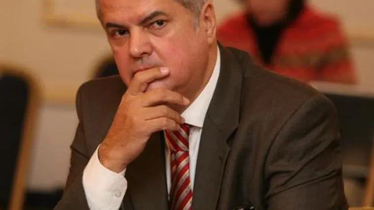 Biv&scaron;i rumunjski premijer pucao si u grlo!