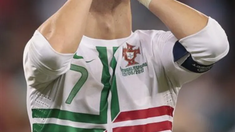 Furija prvi finalist Eura: Alves tragičar Portugala