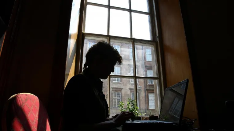 Policajci mu pomogli u &scaron;pijuniranju supruge