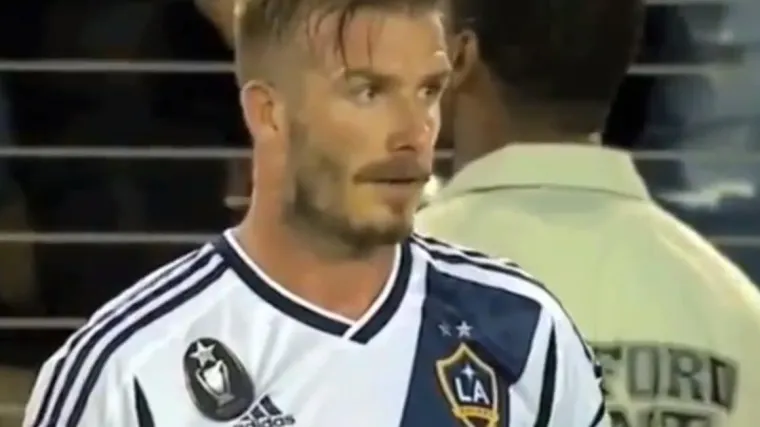 Beckham loptom gađao ozlijeđenog suparnika pa pogodio suca!
