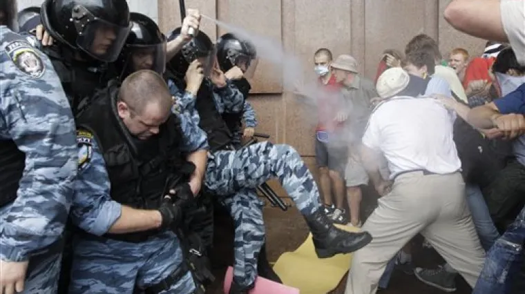 Sukob prosvjednika i policije, ozlijeđen i Vitalij Kličko