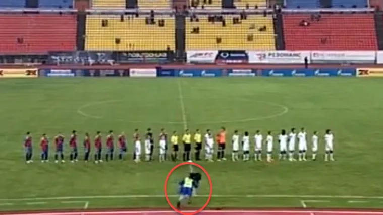 Zbog ovog pada su igrači 'plakali' od smijeha