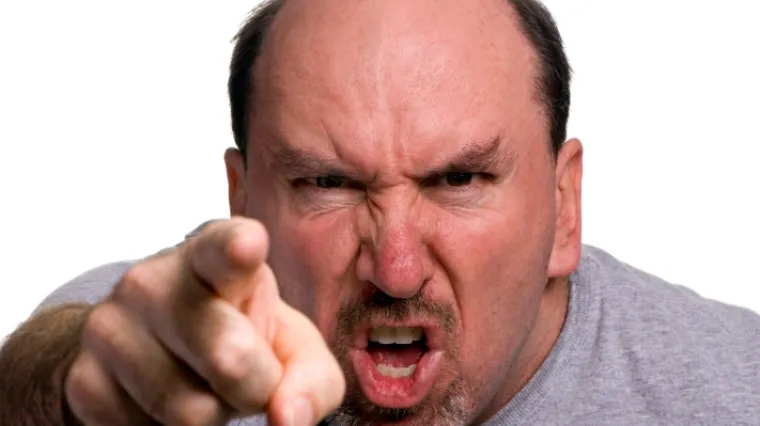 Taksist napao inspektora i policajca