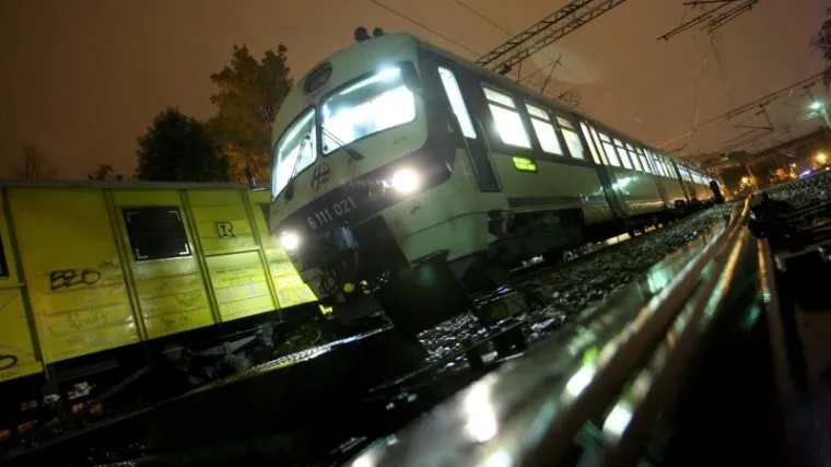 U Zagrebu kamenovali vlak i ozlijedili putnika