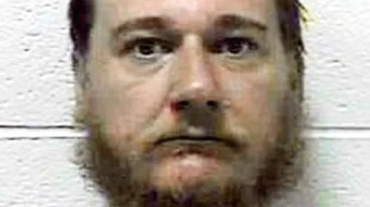 Zatočio suprugu, palio je peglom i vrućom tavom