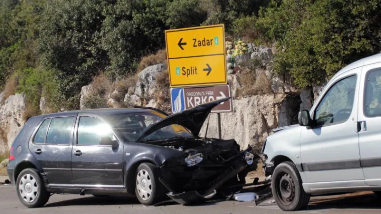 Lančani sudar kod &Scaron;ibenika, ozlijeđeno sedam osoba