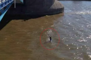 Nezadovoljni taksist skočio s londonskog mosta