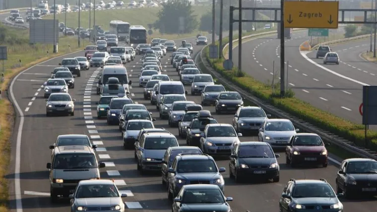 Gužve na cestama: Kod Lučkog kolona od 3 kilometra