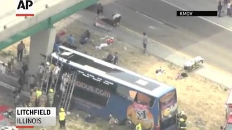 Autobus udario u nadvožnjak, poginula jedna osoba