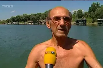 Ovi Brođani ljeto provode - plutajući!