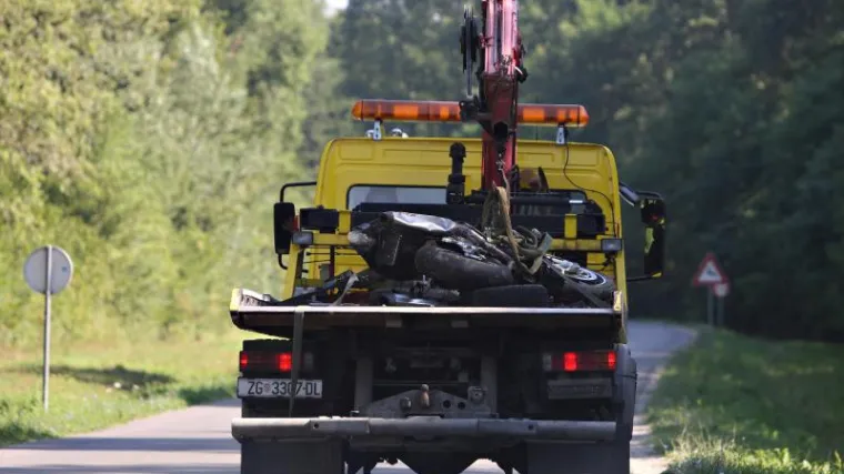 Dvoje motorista poginulo pri slijetanju s ceste